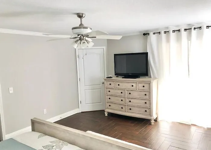 Spacious Retreat Near Interstate I-10 Holiday home Pensacola